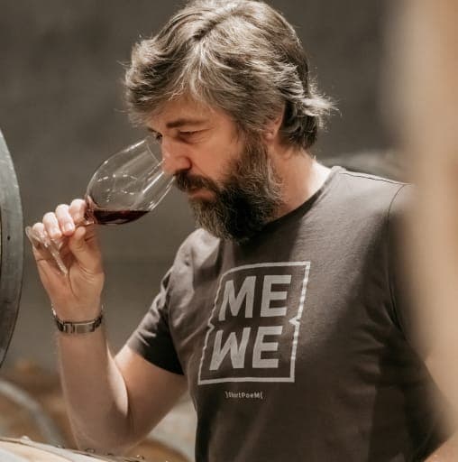 Man smelling red wine during a Madrid tasting