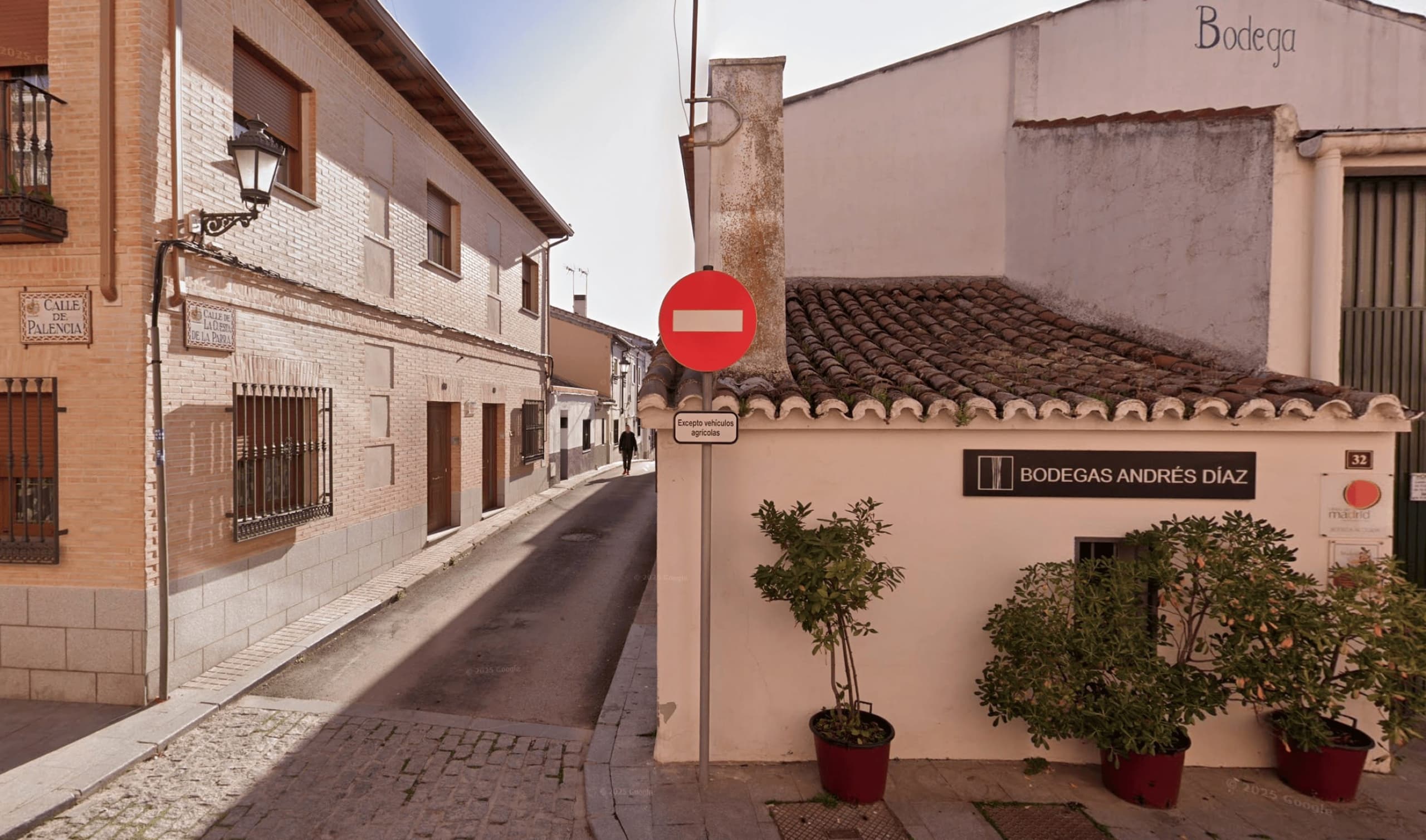 Bodega Andrés Díaz on a quiet village street